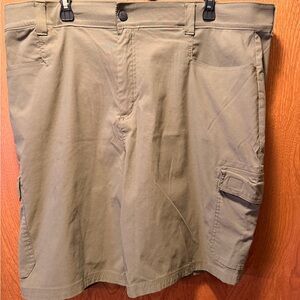 Orvis Men's Khaki Cargo Shorts